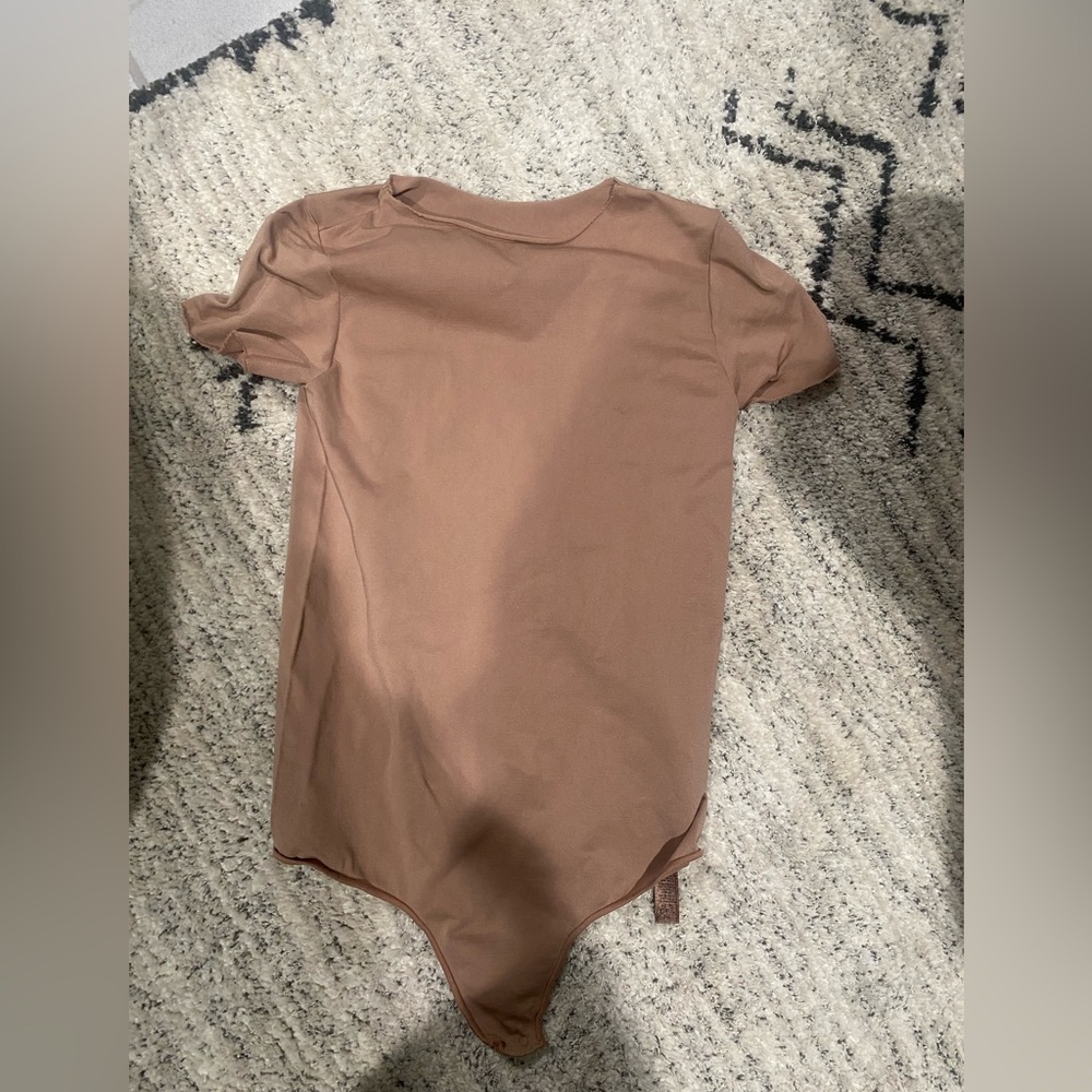 Skims Tan Short Sleeve bodysuit